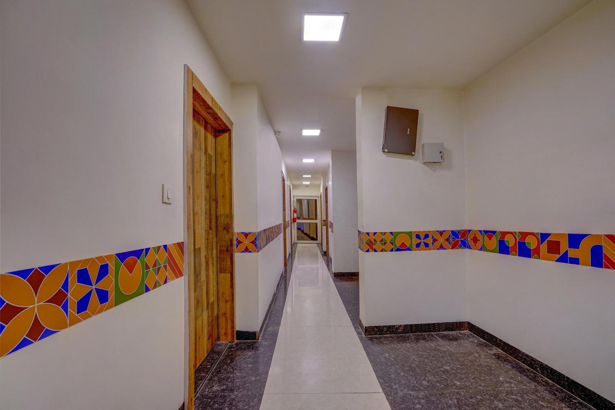 Super Hotel O Traveller Inn Lakhnau Kültér fotó