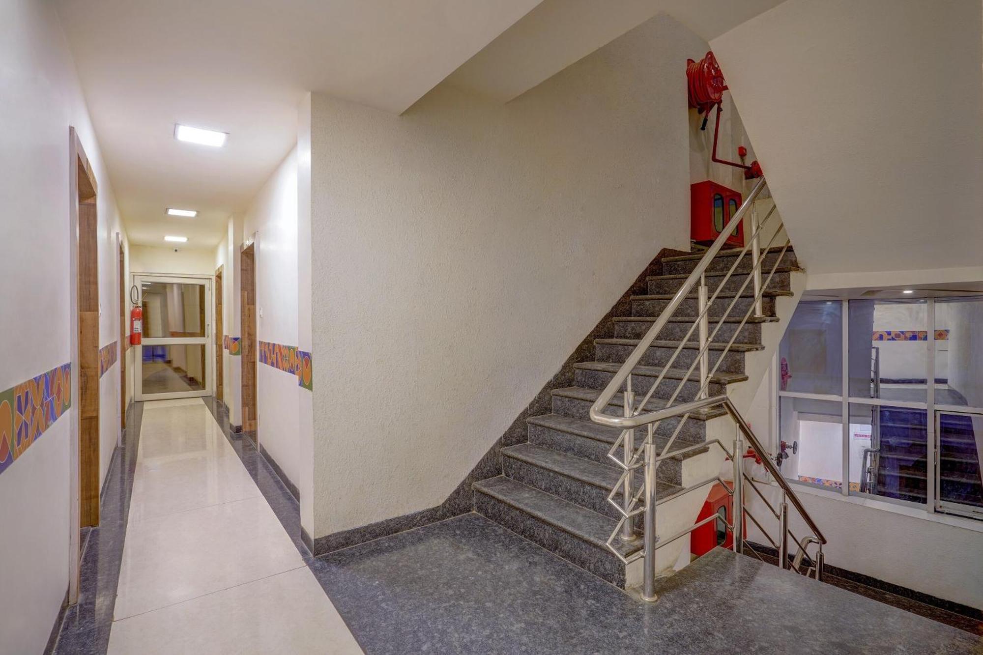 Super Hotel O Traveller Inn Lakhnau Kültér fotó
